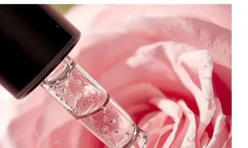L’huile essentielle de Rose de Damas : une essence florale rare aux vertus précieuses