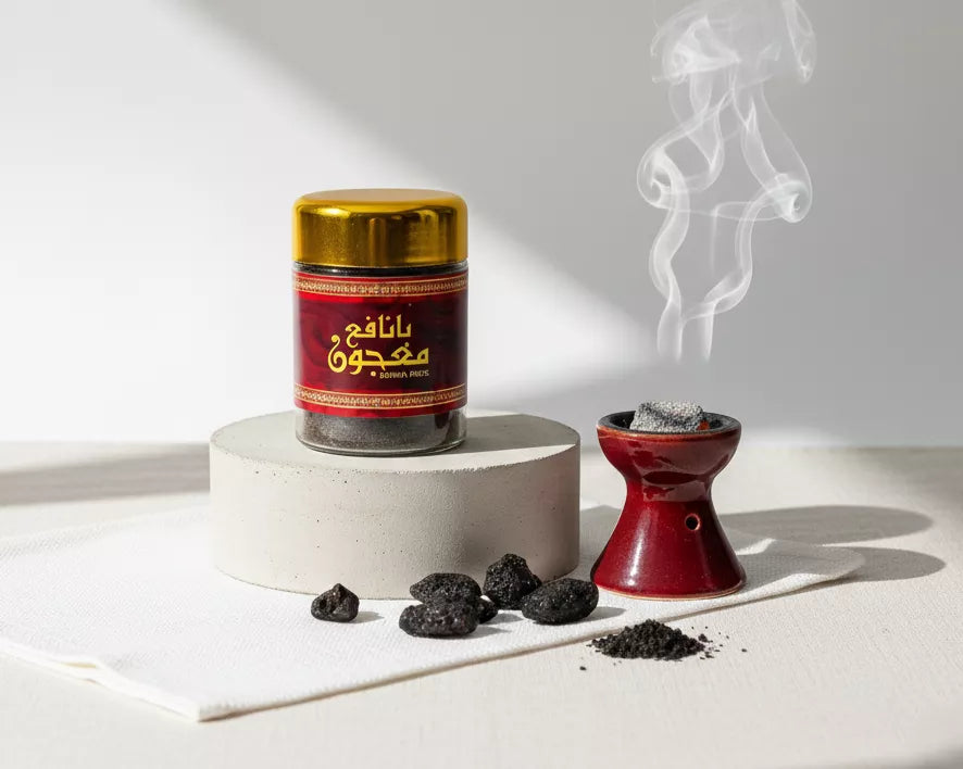 Bakhour Banafa – Encens oriental traditionnel parfumé, mélange d’essences naturelles et bois aromatiques.