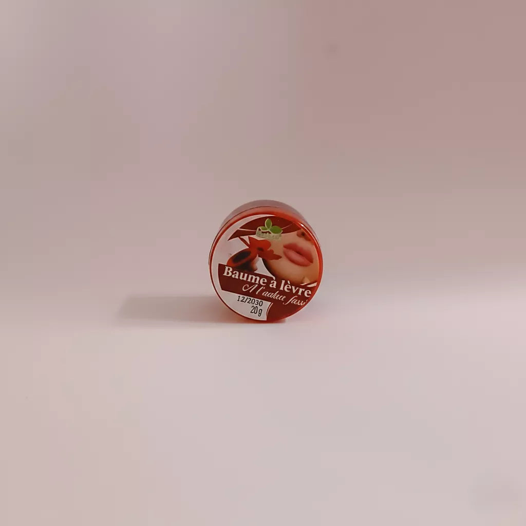 Baume à Lèvres Sublime Aker El Fassi sur les lèvres